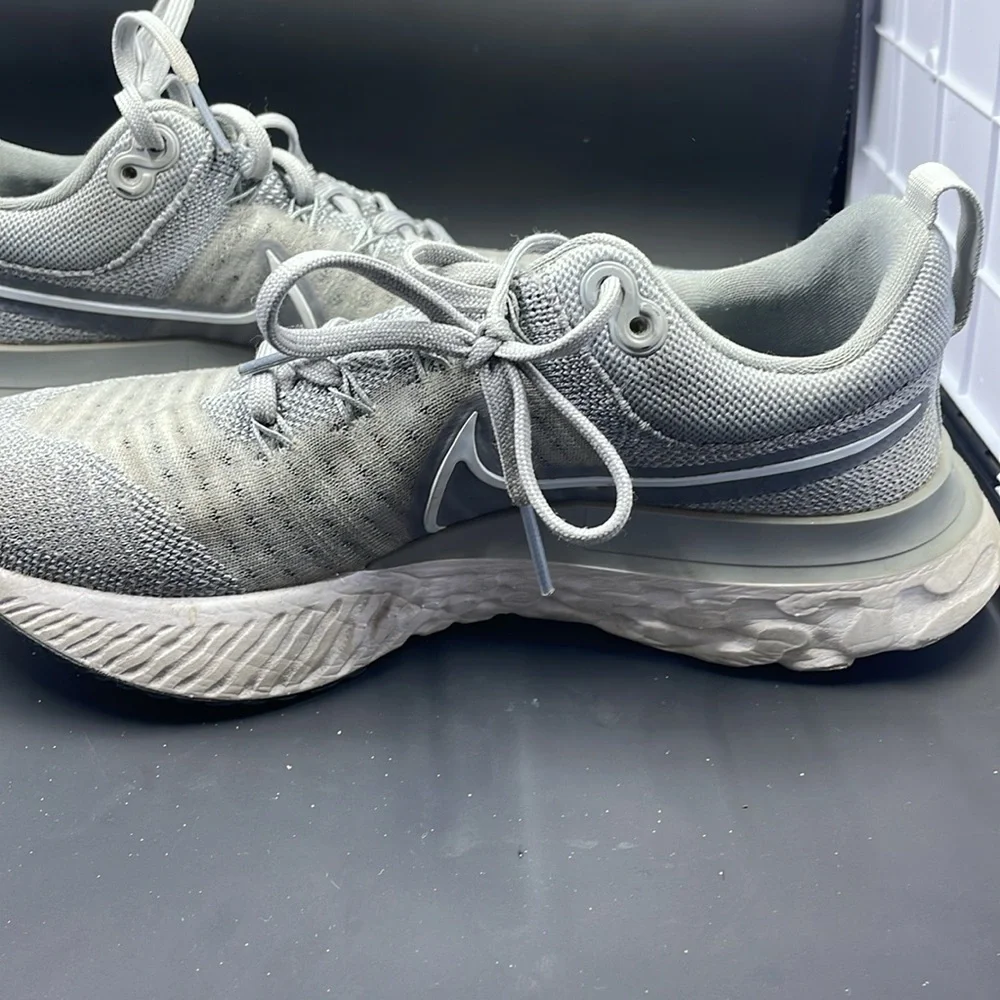 Nike women’s tennis shoes - Picture 9 of 11